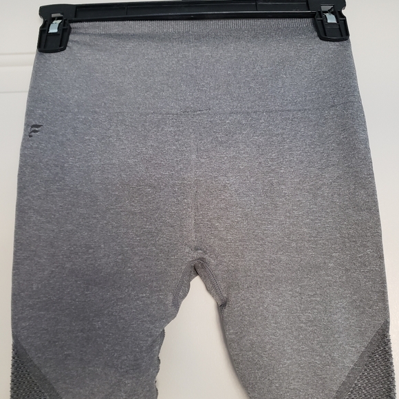 Fabletics Mosaic high waisted 7/8 leggings in grey size XS - Picture 11 of 16